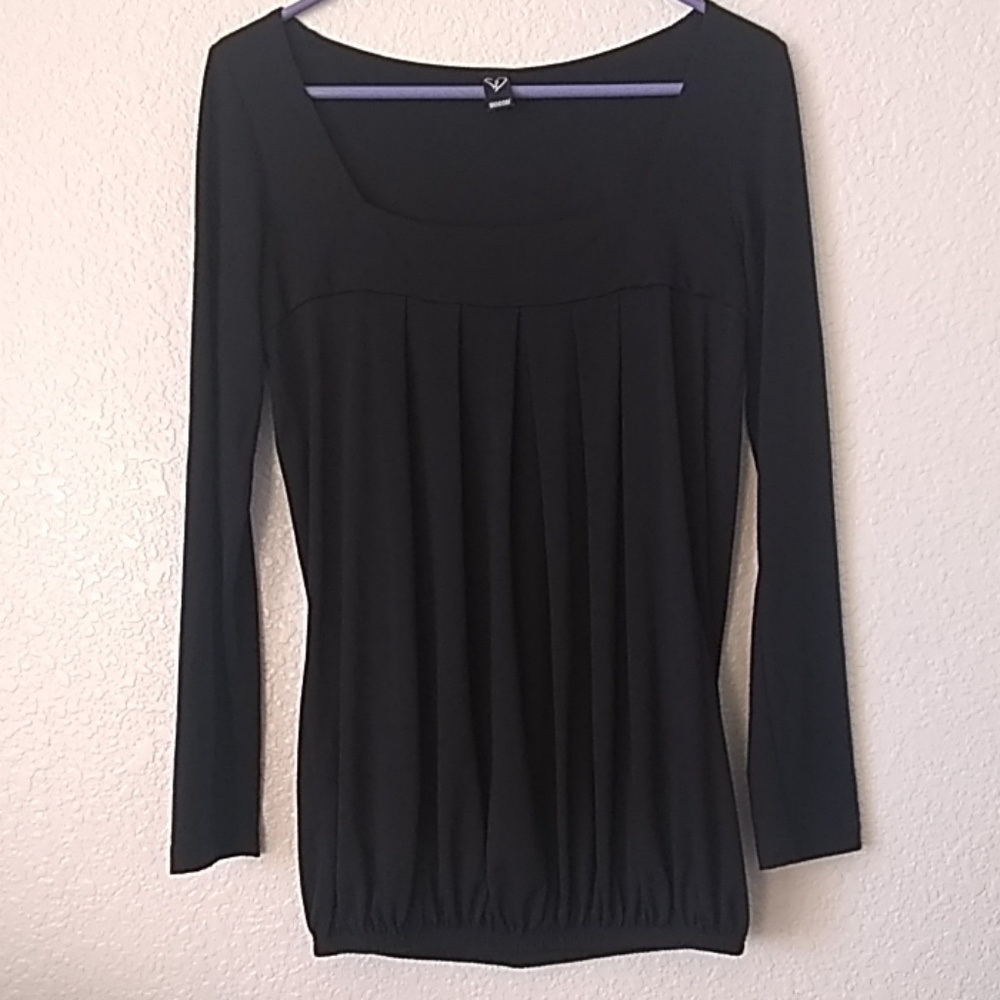 FINAL MARKDOWN Windsor Black Pleated LS Top (L)